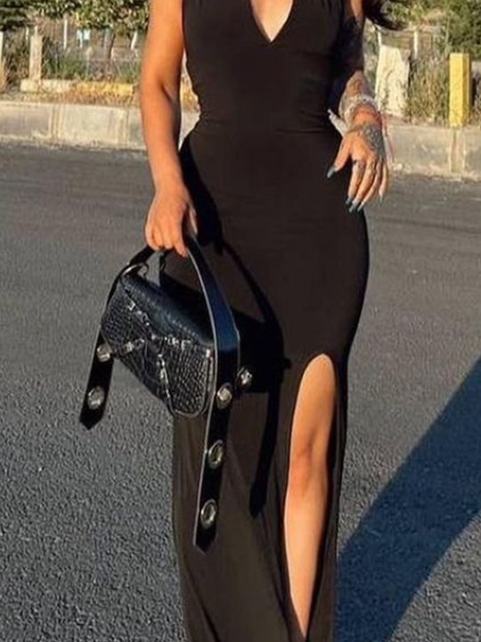 Elegant Black V-Neck Flared Maxi Dress - Image 5