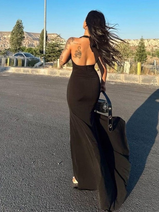 Elegant Black V-Neck Flared Maxi Dress - Image 2