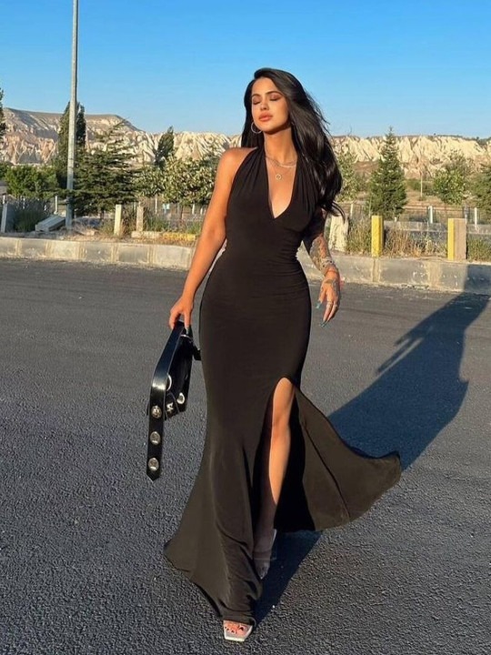 Elegant Black V-Neck Flared Maxi Dress - Image 3